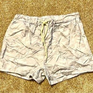 Short gray camouflage